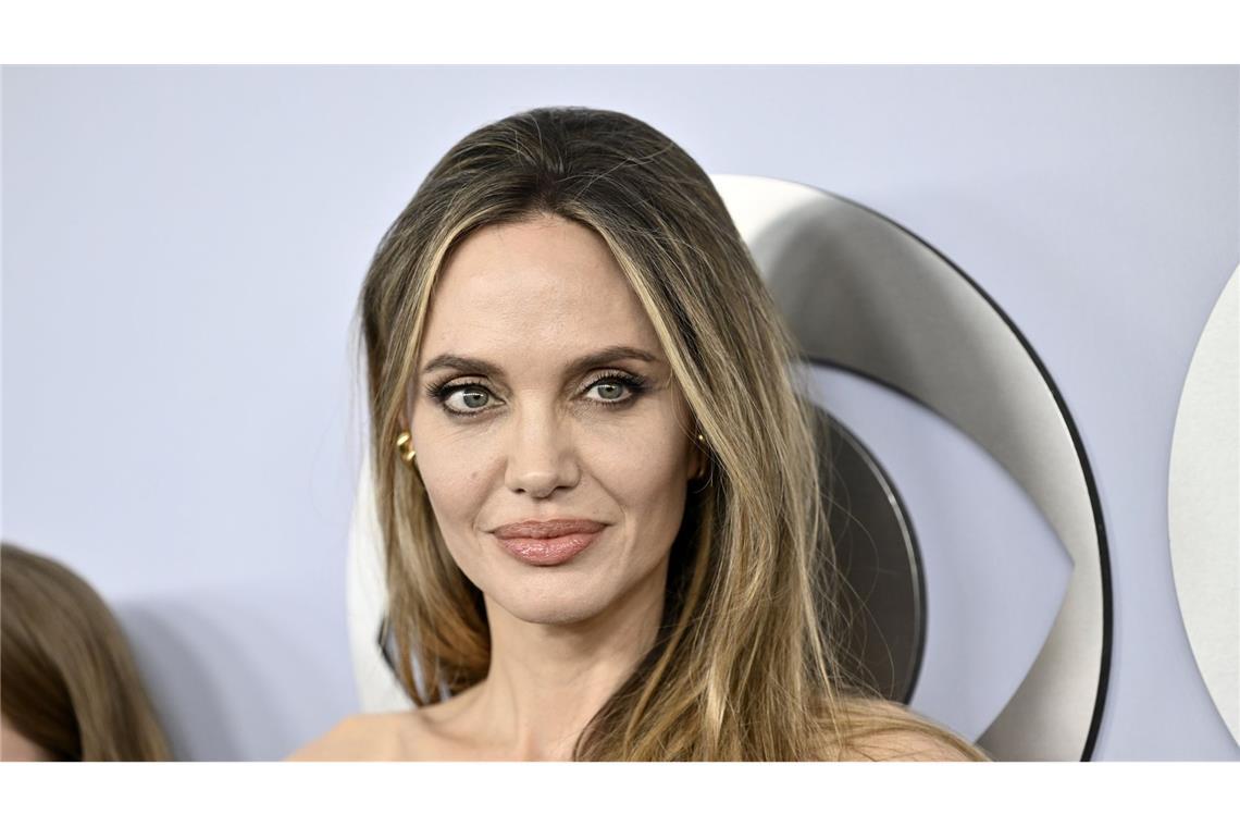Angelina Jolie: Verlor Gesangsstimme nach Tod meiner Mutter Angelina Jolie stellt in ihrem neuen Film die Opernsängerin Maria Callas dar. (Archivbild)
