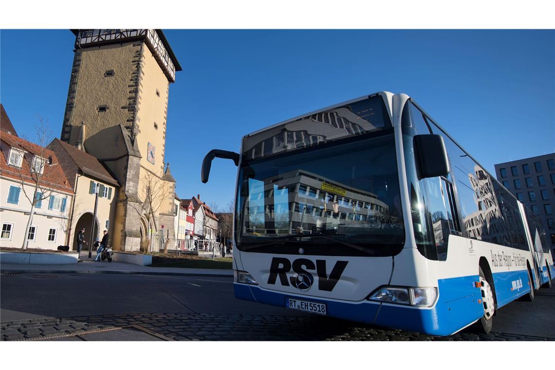 Angesichts des stark gestiegenen Dieselpreises warnt der Verband Baden-Württembergischer Omnibusunternehmen (WBO) vor Einschnitten im Busverkehr (Symbolbild).