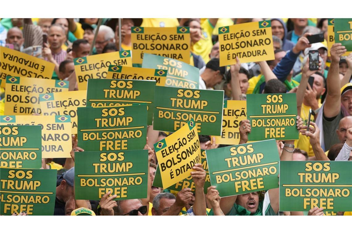 Anhänger Bolsonaros protestieren gegen den Prozess. (Archivbild)