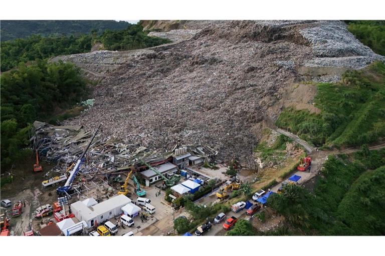 Anhaltende Regenfälle machten den Müllberg nach Angaben der Stadtverwaltung instabil.