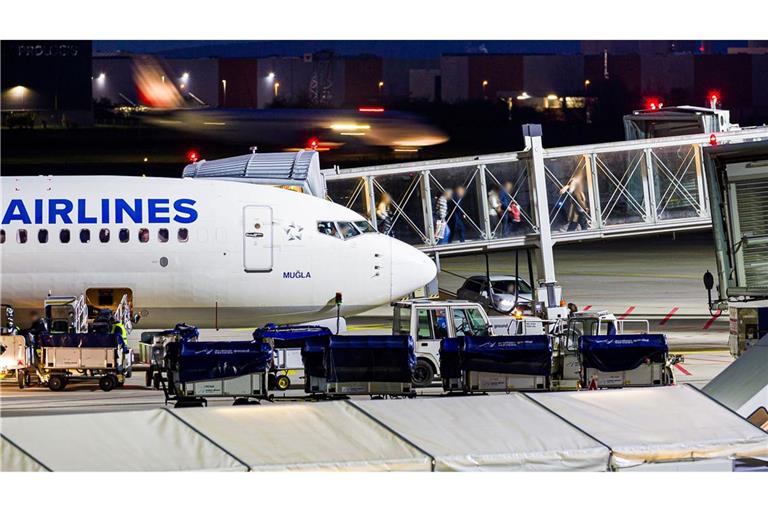 Flug mit Afghanen in Deutschland gelandet Ankunft in der niedersächsischen Landeshauptstadt: In Hannover ist ein Flieger aus Istanbul gelandet.