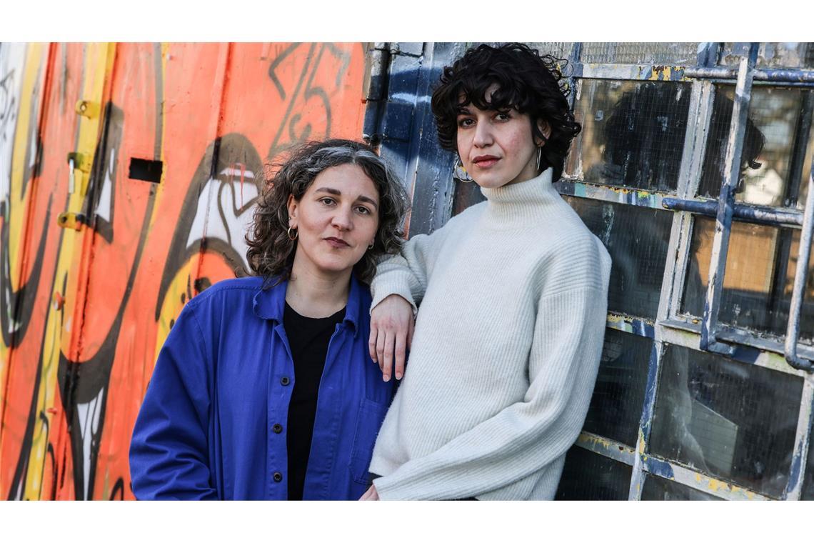 Uschi legt auf – wenn Seniorinnen DJ werden Anna Cainelli (links) und Sedaction sind DJ-Dozentinnen.