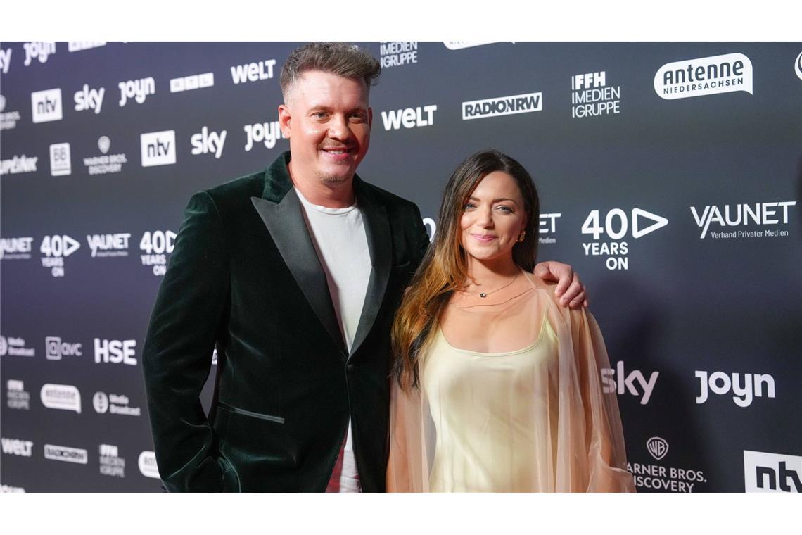 GZSZ-Star erhält Heiratsantrag von „Bachelorette“-Kandidat Anne Menden und Gustav Masurek haben sich verlobt.