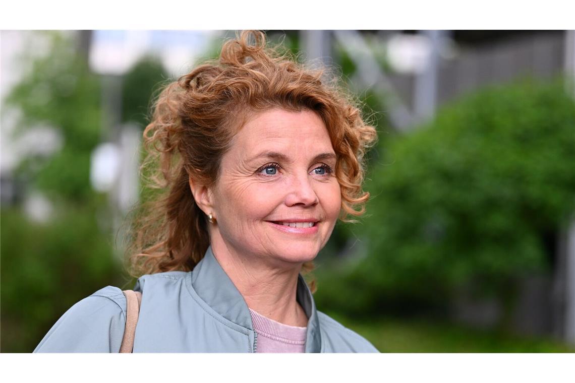 Annette Frier kämpft sich in „Frier und Fünfzig“ durch die Wechseljahre.
