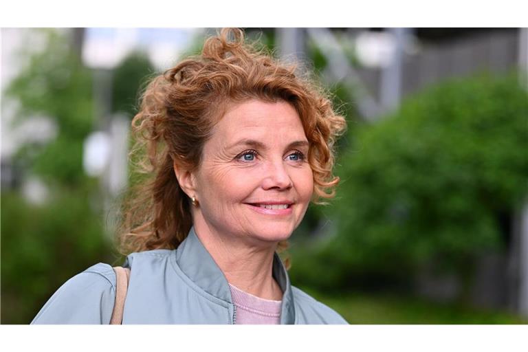 Annette Frier kämpft sich in „Frier und Fünfzig“ durch die Wechseljahre.