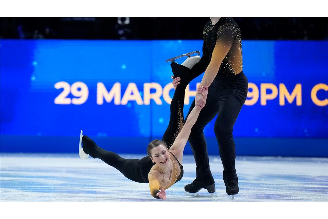 Annika Hocke und Robert Kunkel sind bei der Eiskunstlauf-WM in Prag nach einem Sturz im Kurzprogramm Zehnter.
