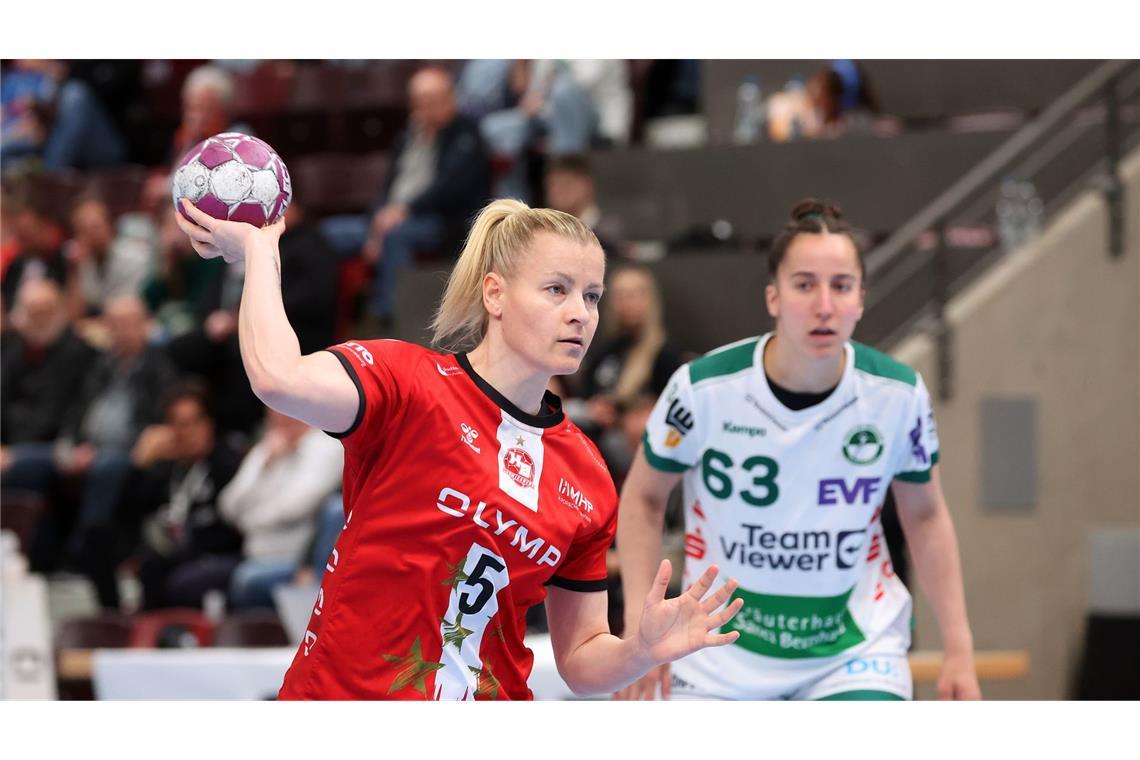 Meister startet mit Kanter-Derbysieg in die Play-Offs Antje Döll beim Siebenmeter