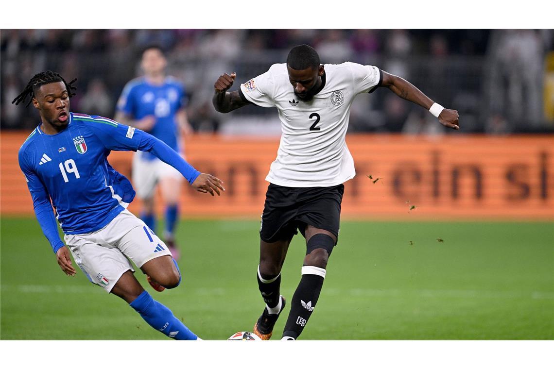 VfB-Profis überzeugen bei verrücktem Remis gegen Italien Antonio Rüdiger (Note 2,5): Der deutsche Abwehrchef stand am Sonntagabend sicher und riss die Zuschauer mit seinem aggressiven Spiel mit. In der italienischen Drangphase in der zweiten Halbzeit gefestigter als sein Nebenmann Jonathan Tah. Beim Stand von 3:2 ausgewechselt.