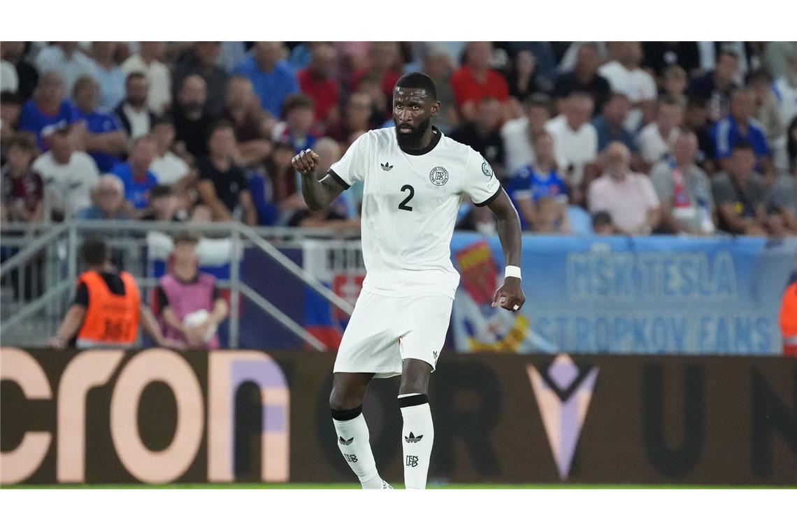 Antonio Rüdiger (Note 3,5): Der Mann von Real Madrid spielte anfangs konzentriert. Und holte sich als Rammbock die Gelbe Karte ab (26.). Dennoch schlichen sich bei Antonio Rüdiger ein paar wenige Nachlässigkeiten ein. Berappelte sich wieder. Wurde in der 82. Minute ausgewechselt.