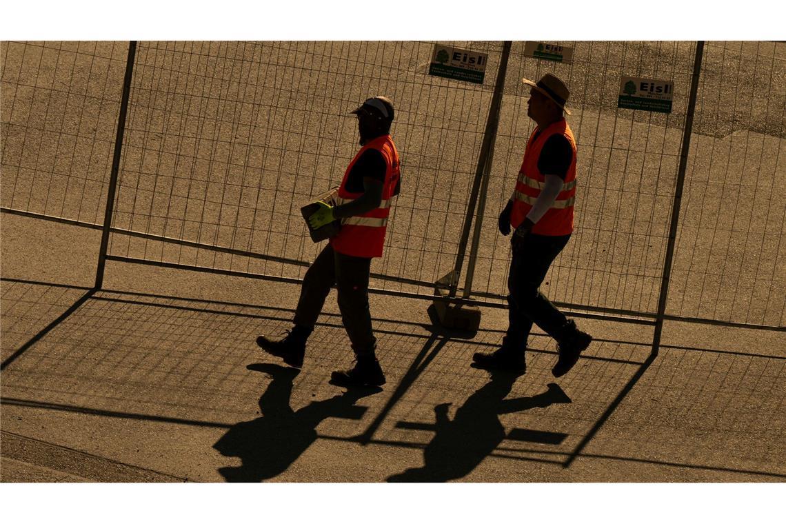 Was Hitze mit uns Menschen macht Arbeiten in der Hitze: In Berufen wie dem Bau eine besondere Gefahr.