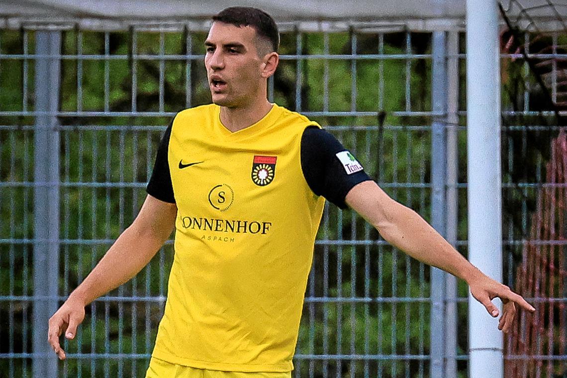 SG Sonnenhof: Arbnor Nuraj ist eine feste Größe in der Defensive Arbnor Nuraj gibt in der Innenverteidigung die Kommandos. Foto: Alexander Becher