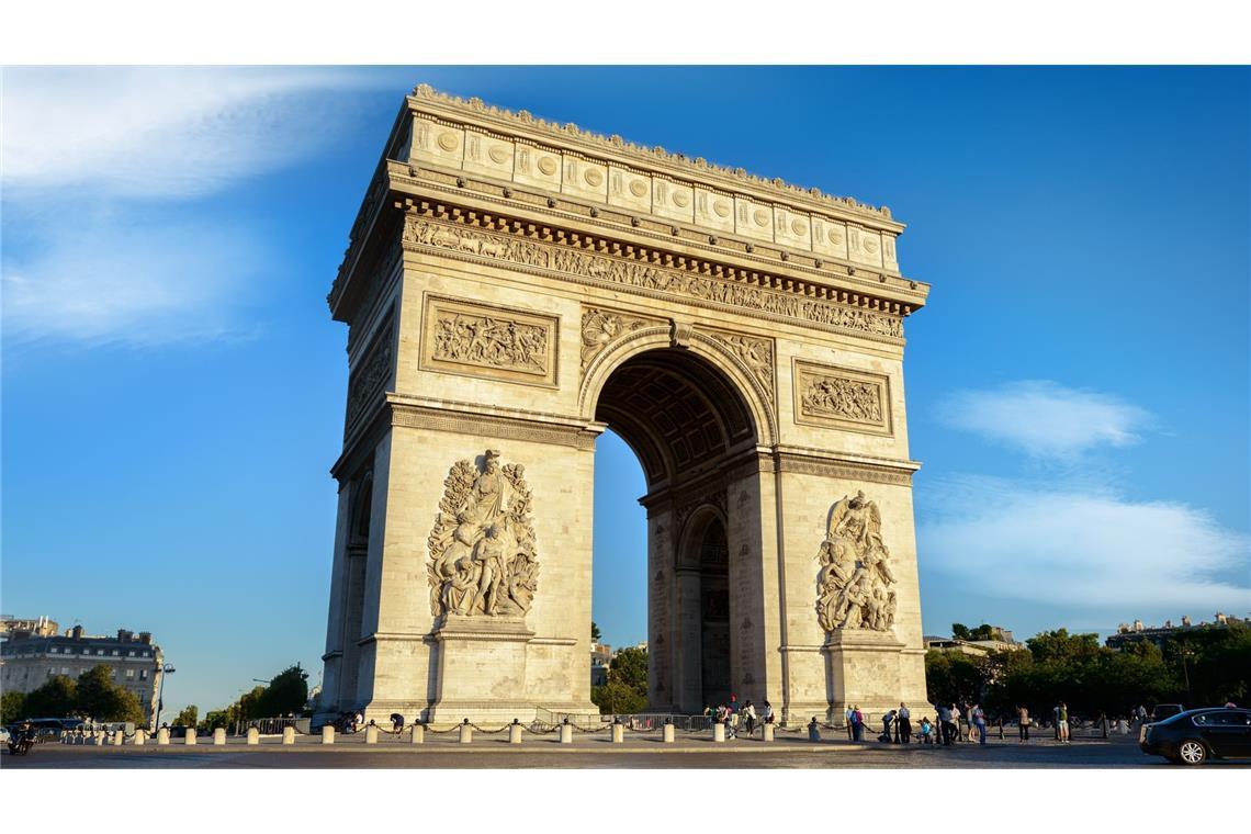 Zigarette an Pariser Denkmal-Flamme angezündet - Ausweisung Arc de Triomphe in Paris: Ein Video in Frankreich sorgt für Empörung.