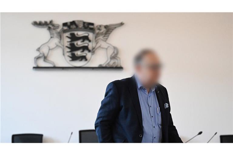 Archivbild: Einer der Angeklagten im Strafprozess nach der Pleite des Küchenherstellers Alno im Gerichtssaal.