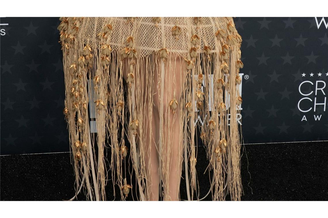 Kritiker zeichnen Demi Moore als beste Schauspielerin aus Ariana Grande ("Wicked") trug ein aufsehenerregendes Kleid von Dior im Nude-Look.