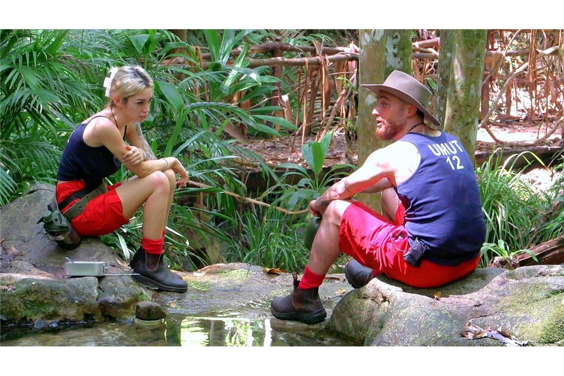 Ariel und Umut werfen sich zwar gegenseitig Lügen vor, verstehen sich aber trotzdem.