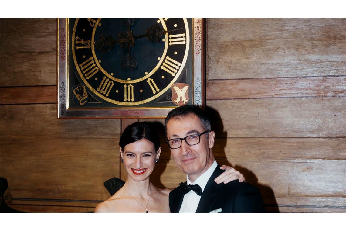 Arm in Arm und nun auch verheiratet durchs Leben.