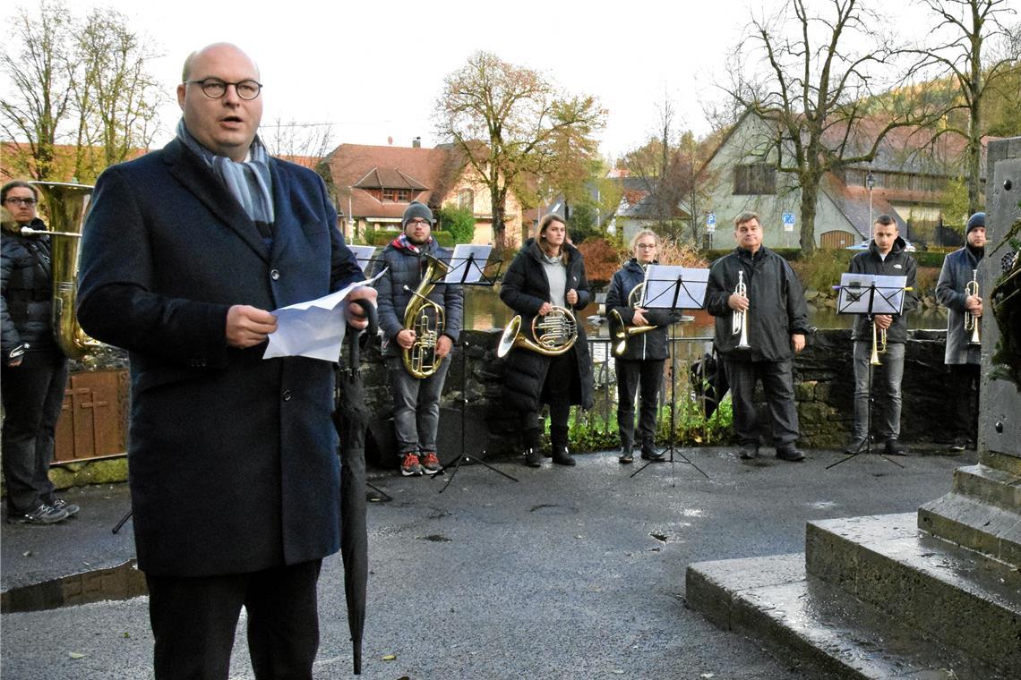 Alle Kräfte sind zu bündeln für den Frieden Armin Mößner (links) rief zum Einsatz für Frieden auf. Foto: Elisabeth Klaper