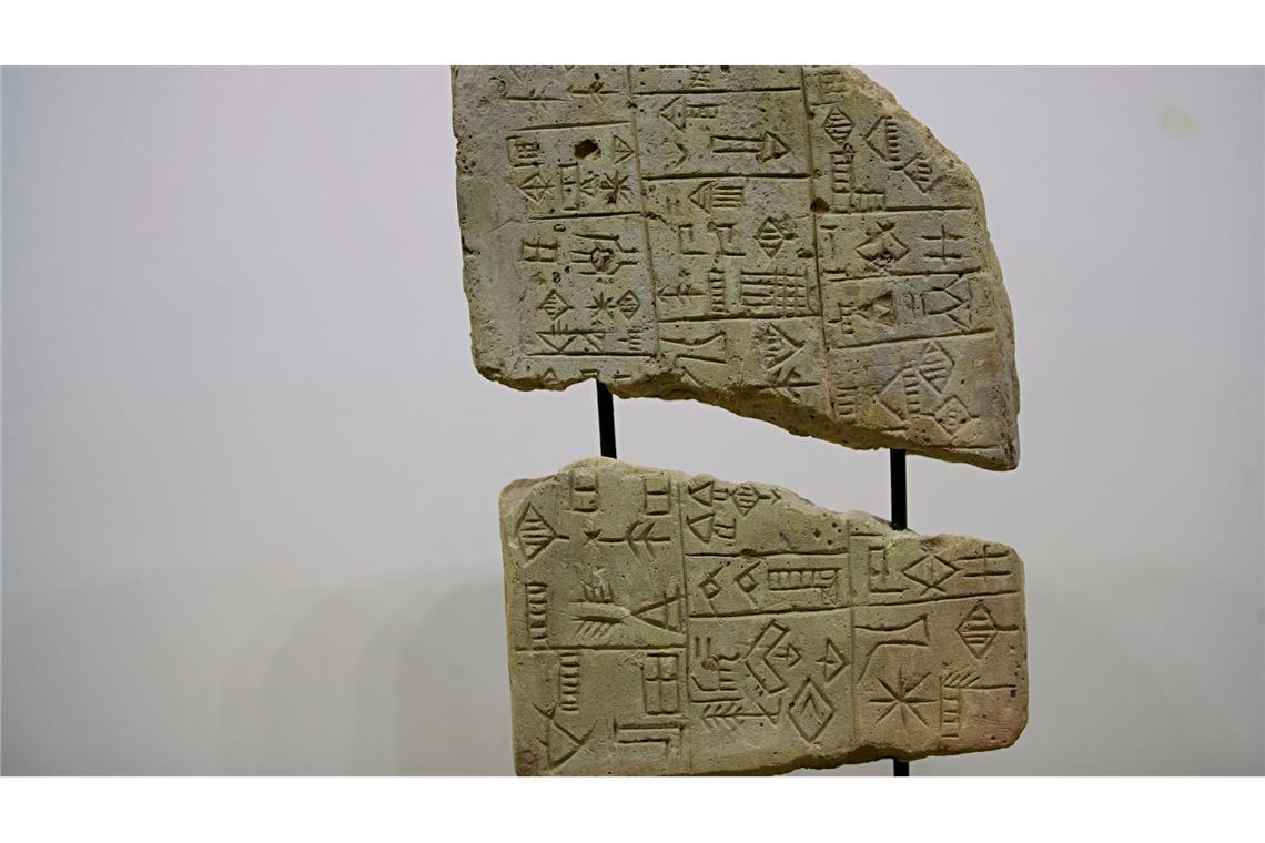Irak: Mehr als 40.000 Artefakte seit 2003 wiederbeschafft Artefakte wie dieser Steintafeln wurden in den vergangenen Jahren zurück in den Irak geholt. (Archivbild)