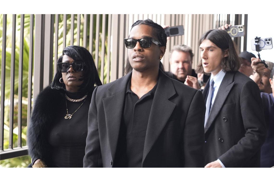 US-Rapper ASAP Rocky wegen Schüssen auf ehemaligen Freund vor Gericht ASAP Rocky muss sich wegen Schüssen auf einen ehemaligen Freund vor Gericht verantworten.