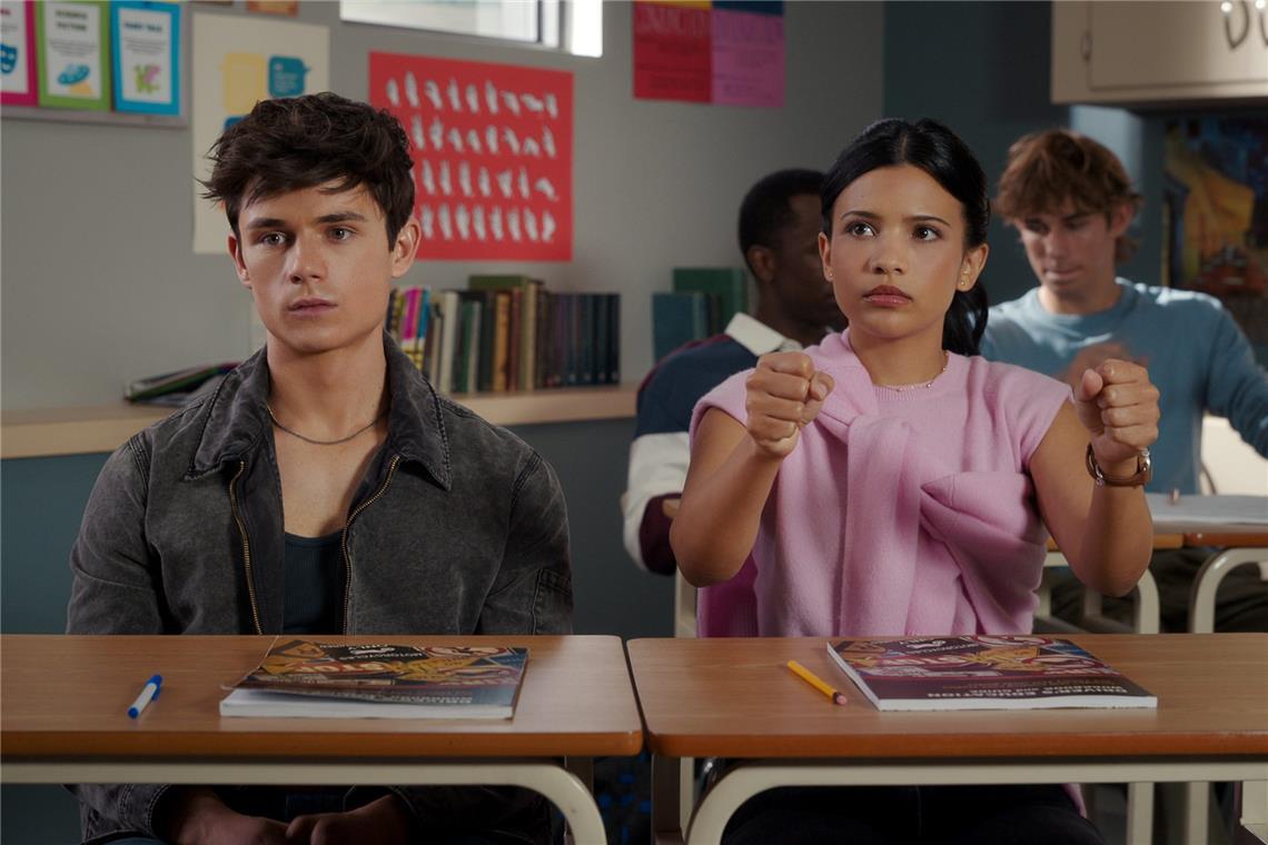 Wird es eine 3. Staffel geben? Ashby Gentry als Alex und Nikki Rodriguez als Jackie.
