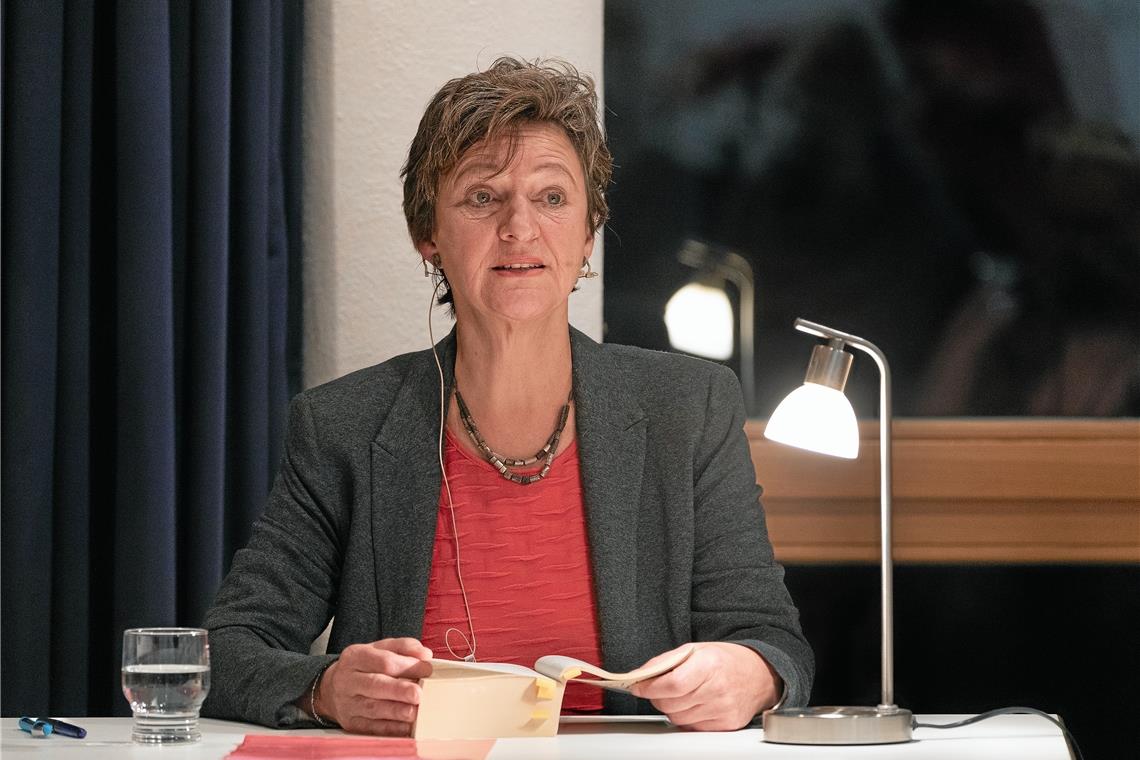Entführung in gotische Zeiten Astrid Fritz hat in ihrer Lesung viele spannende Figuren auftreten lassen, deren Leben sie in ihrem neuen Roman entfaltet. Foto: J. Fiedler