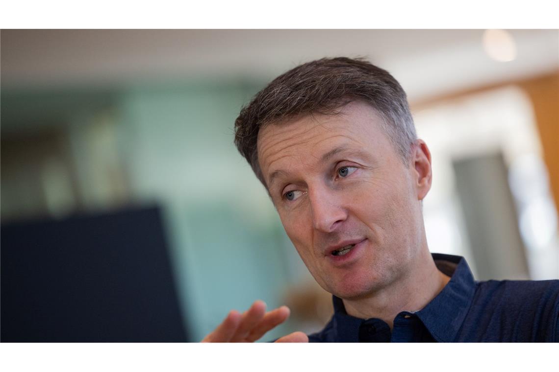 Als es Matthias Maurer mulmig wurde Astronaut Matthias Maurer berichtet in Bonn über eine gefährliche Begegnung der Internationalen Raumstation ISS mit Weltraumschrott.
