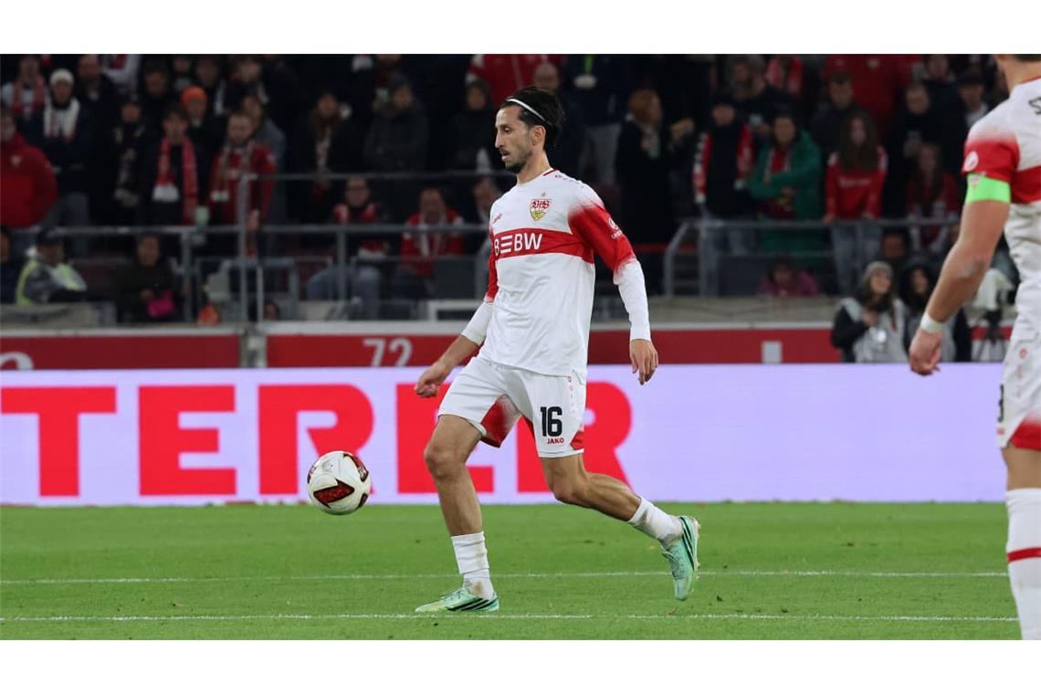 Atakan Karazor (Note 3): Der Ex-Kapitän rückte wie erwartet für den verletzten Angelo Stiller in die Startelf – und zeigte im Zentrum eine stabile Leistung. Karazor bot das, was man von ihm erwarten konnte: einen grundsoliden Auftritt in bester Karazor-Manier.