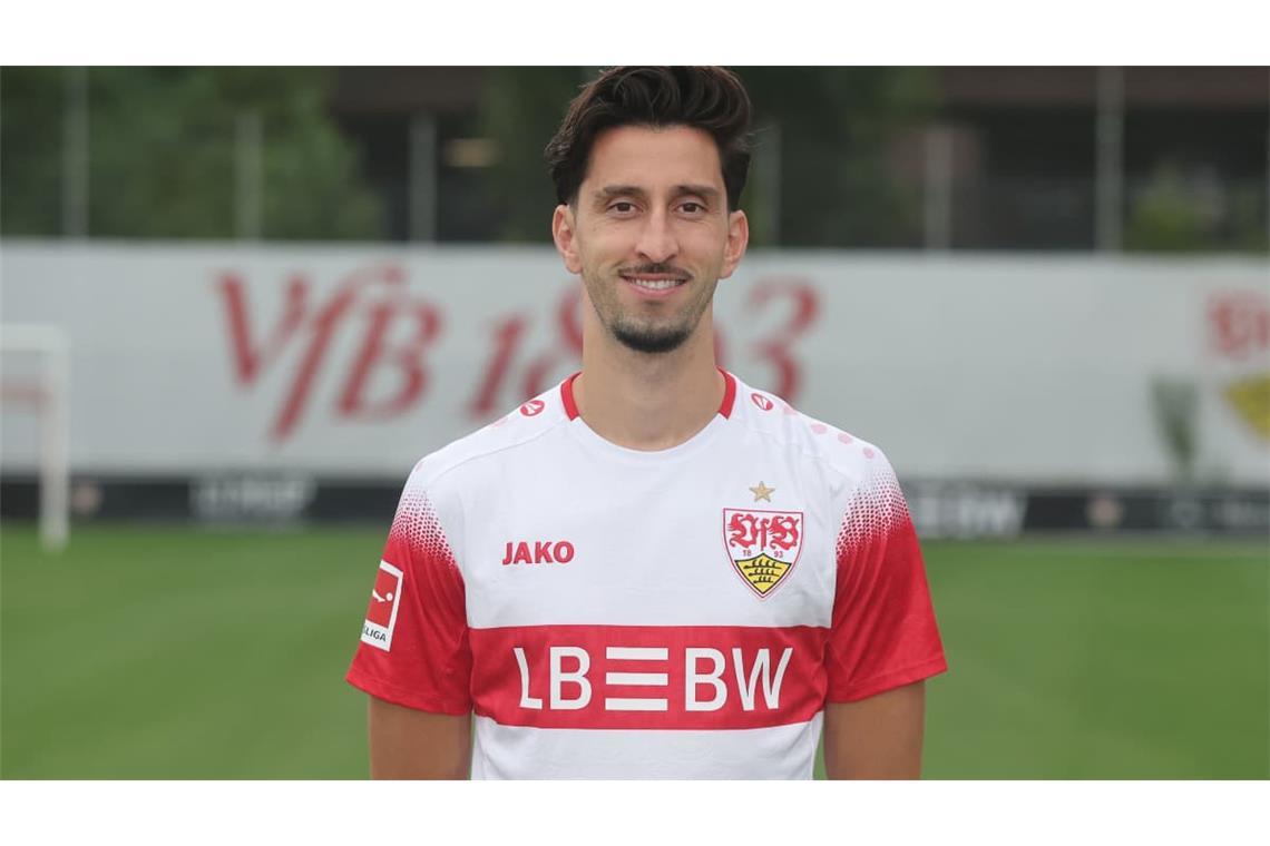 Atakan Karazor (Note 3): Rückte für Grischa Prömel in die Startelf und scheint seine neue, alte Rolle zu finden&nbsp;– als Sicherheitsbeauftragter im Mittelfeld. Um seinen Part auszufüllen, lief Atakan Karazor am meisten beim VfB. Und mit seinen langen Beinen rettete er schon mal die Situation. Machte dann Platz für Prömel (68.).