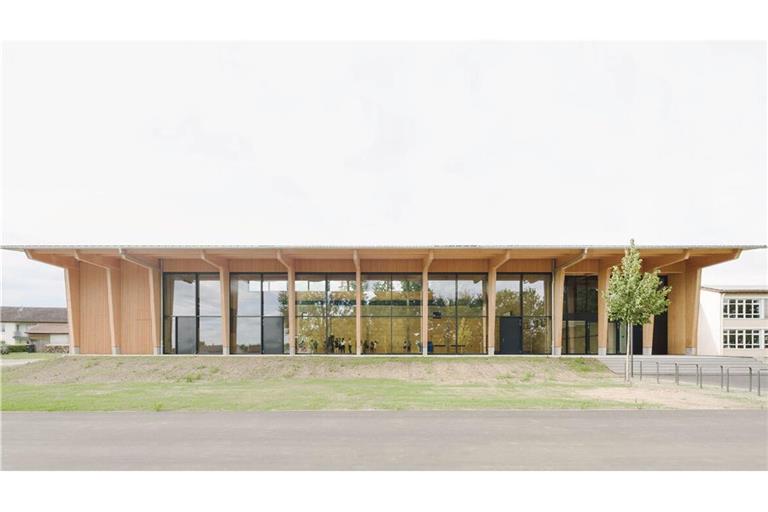Atelier Kaiser Shen aus Stuttgart machen sich mit der umgebauten Halle Hoffnungen auf den Deutschen Architekturpreis 2025.