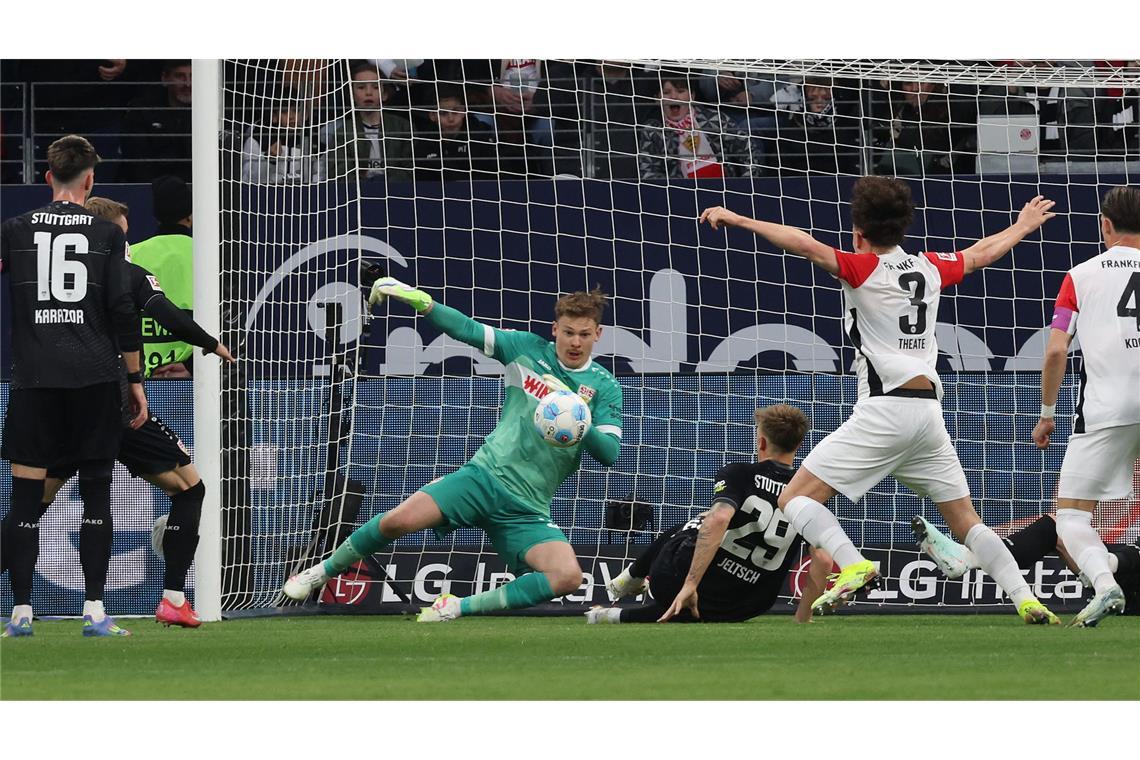 Nach Roter Karte für Al-Dakhil – VfB stolpert auch in Frankfurt Auch Alexander Nübel war gefordert.