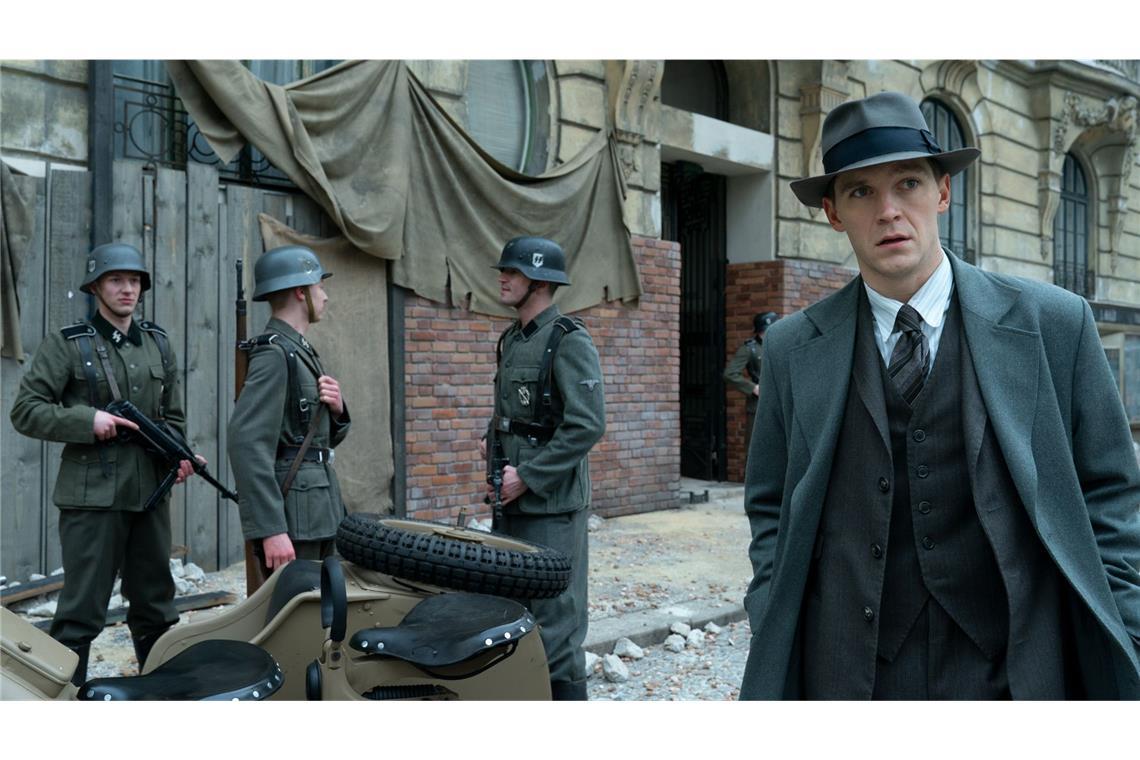 Auch als sich der tschechische Aufstand Bahn bricht, gibt Morava (Jonas Nay) die Suche nach dem Mörder nicht auf.