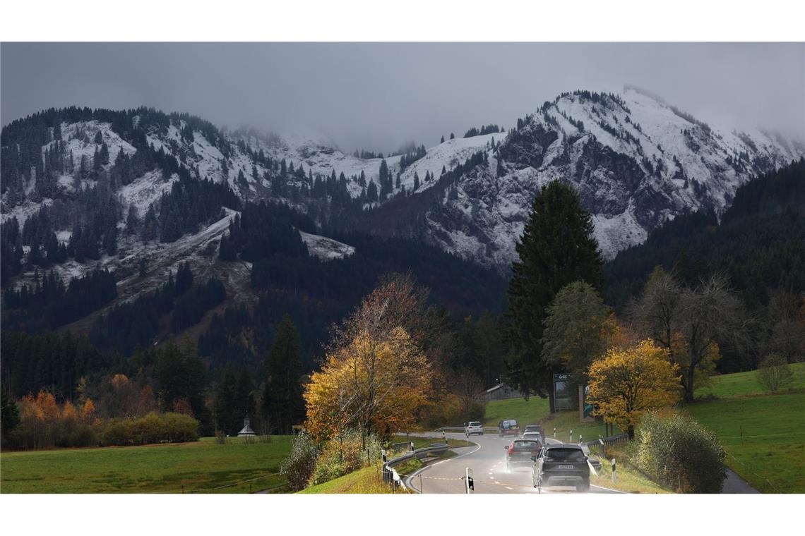 Auch auf den Bergen bei Bad Hindelang liegt Schnee.