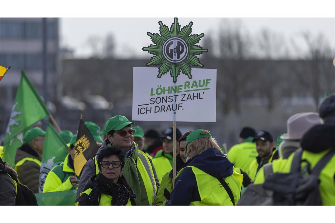 Auch bei der Polizei wird die Bezahlung besser.
