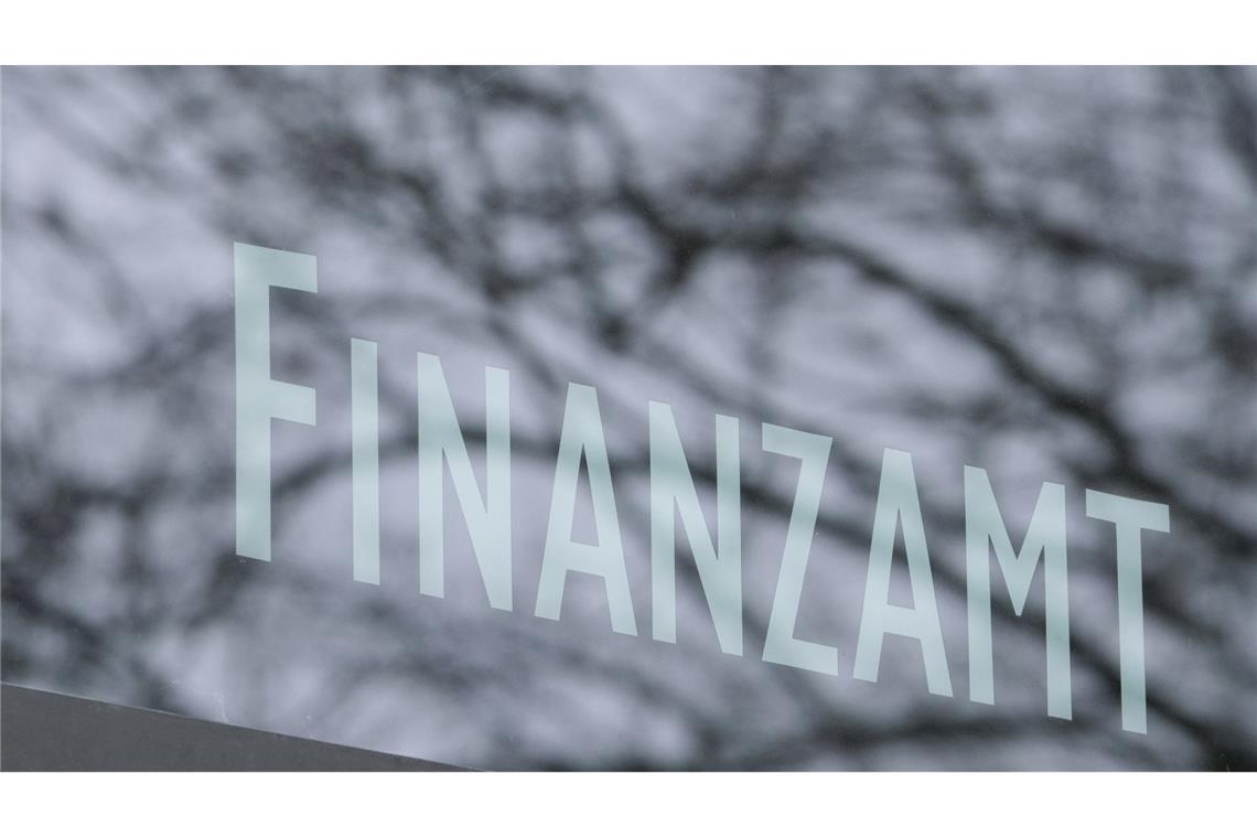 Auch bei falschen Anschuldigungen dürfen die Finanzämter anonyme Anzeigen in der Regel geheim halten. (Symbolbild)