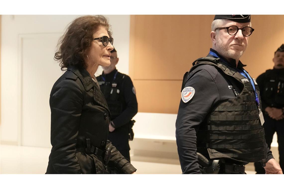Gericht statt Leinwand: Belästigungs-Prozess gegen Depardieu Auch beim Prozessauftakt war Ardant anwesend.