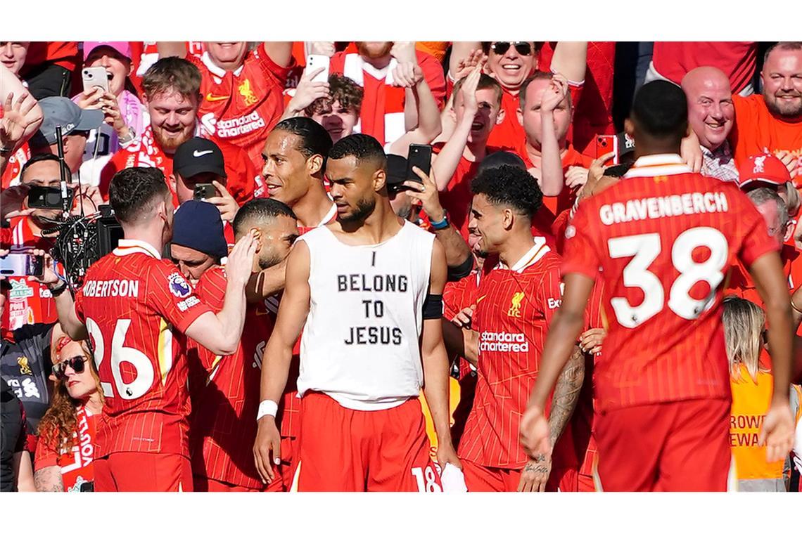 Selfie-Jubel und Tränen in Anfield: Liverpool ist Meister Auch Cody Gakpo traf für Liverpool.