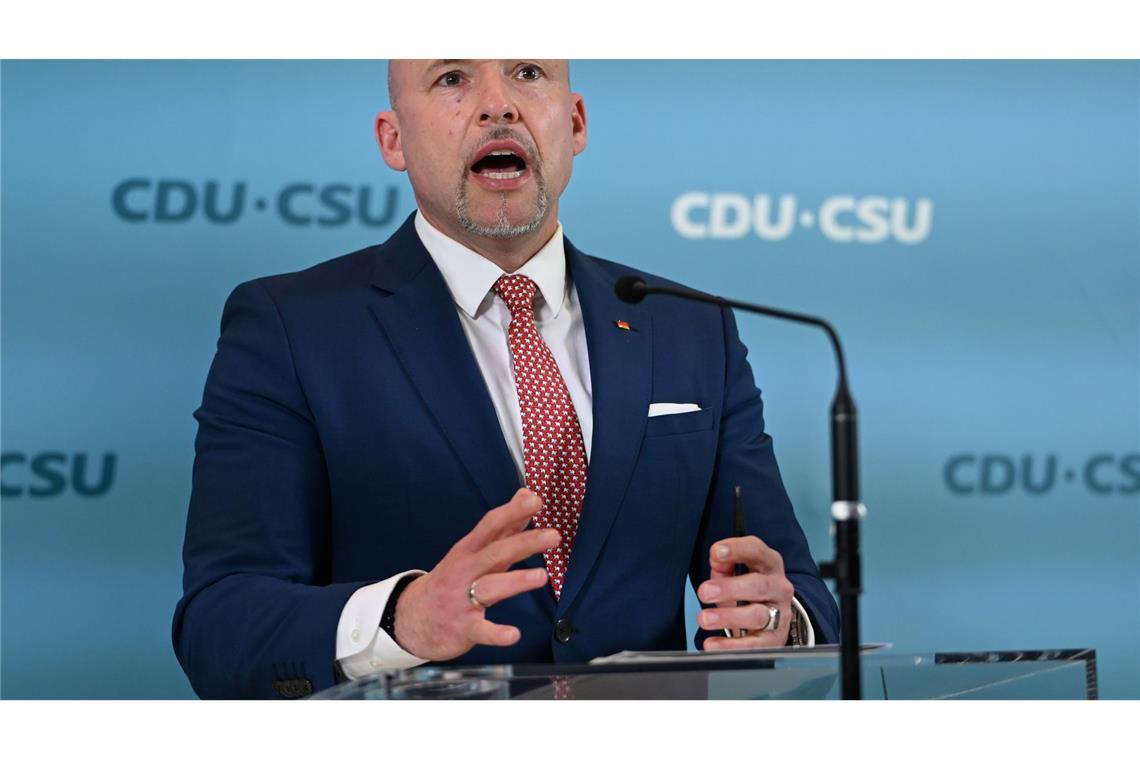 Auch CSU-Landesgruppenchef Alexander Hoffmann pocht auf Reformen statt Schulden. (Archivbild)