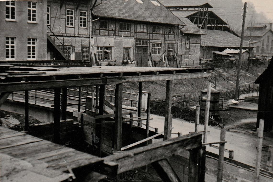 „Kindergesellschaft“ und viel Spielraum Auch das Gelände der Lederfabrik Schweizer in Murrhardt diente als Erkundungsgebiet. Foto: privat