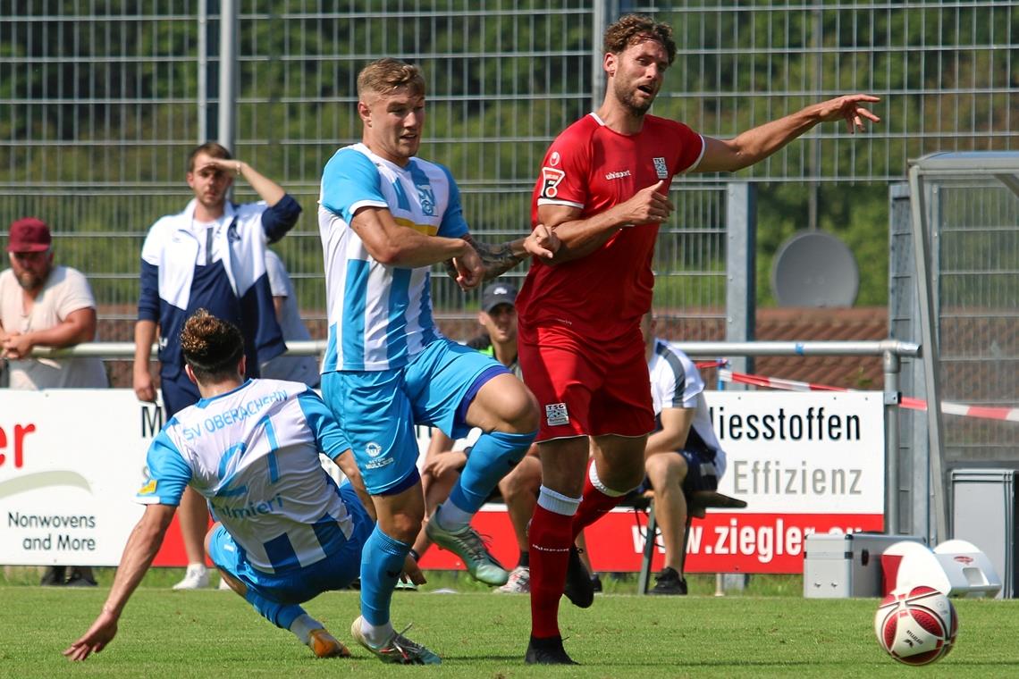 Die Roten grüßen von der Tabellenspitze Auch dem SV Oberachern gelang es letztlich nicht, den aktuellen Siegeszug der TSG-Fußballer um Marc Bitzer zu stoppen. Foto: A. Hornauer