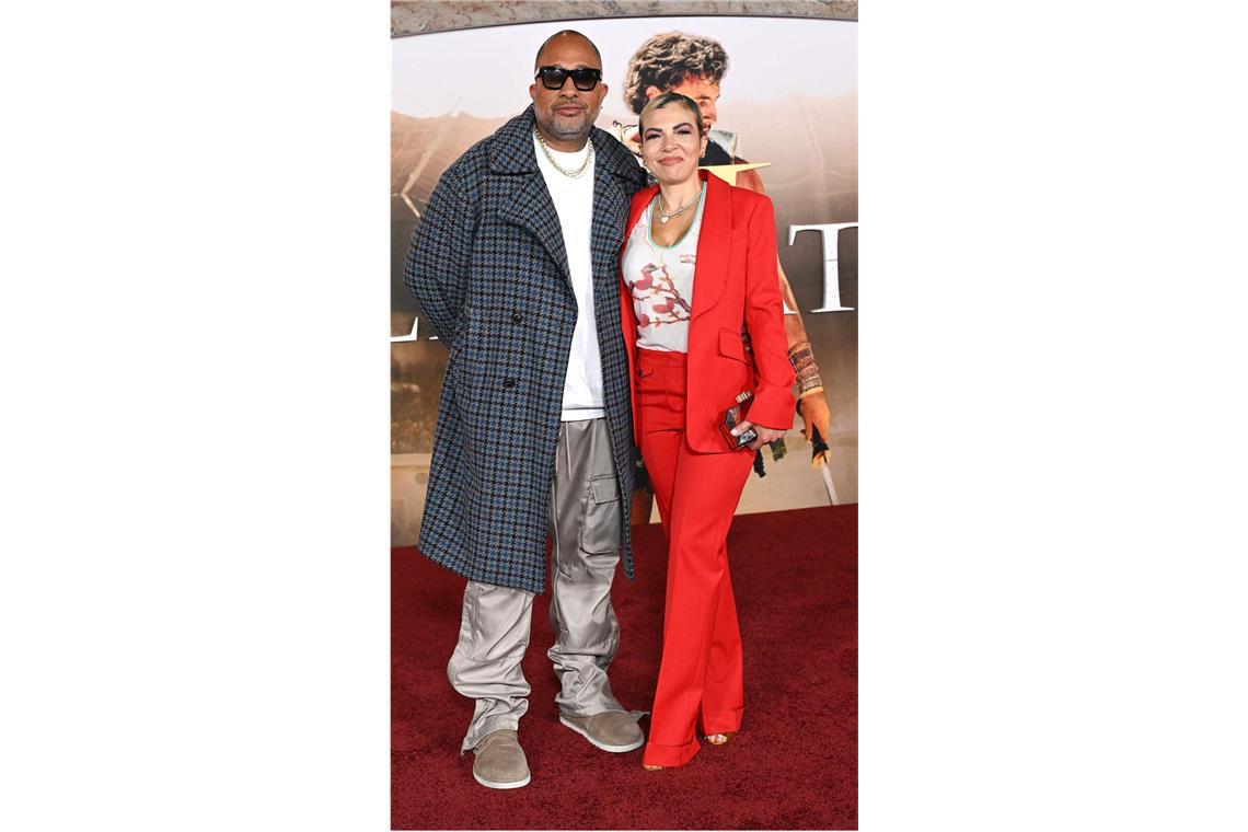 Paul Mescal, Denzel Washington & Co. auf dem roten Teppich Auch der amerikanische Regisseur Kenya Barris (l.) und Rania „Rainbow“ Barris besuchten die Premiere von „Gladiator II“ in Los Angeles.