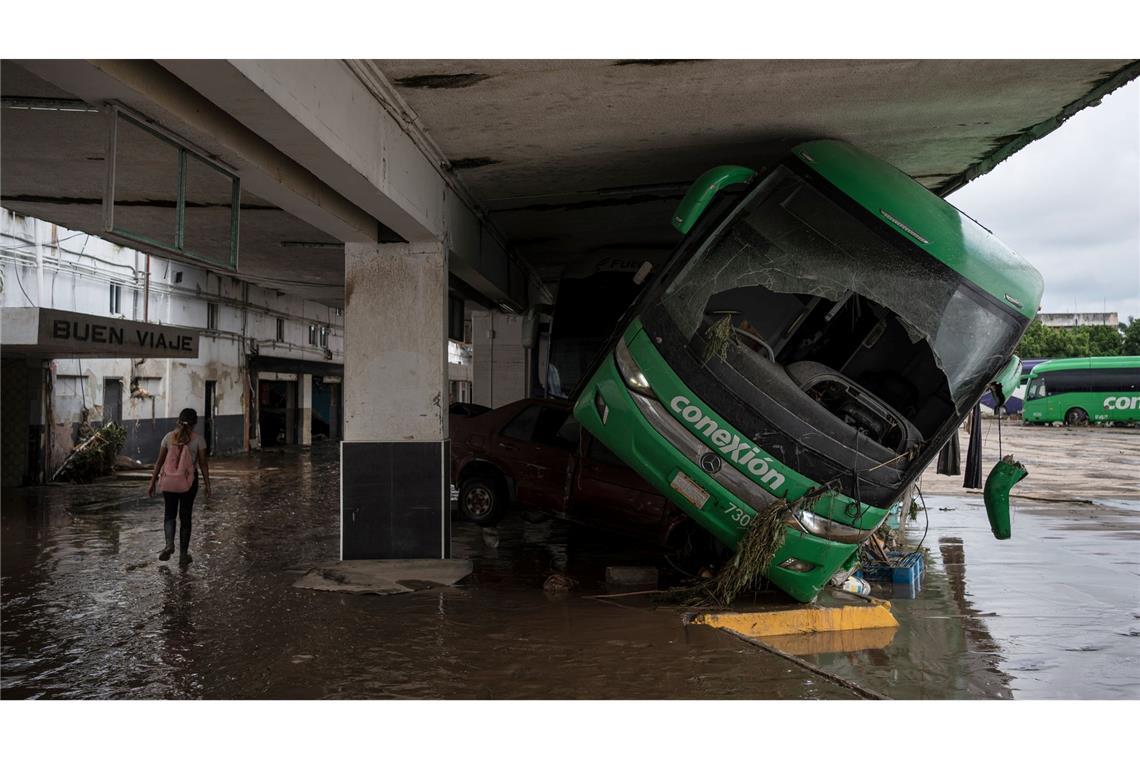 Auch der Busbahnhof der Stadt Poza Rica im Bundesstaat Veracruz stand unter Wasser.