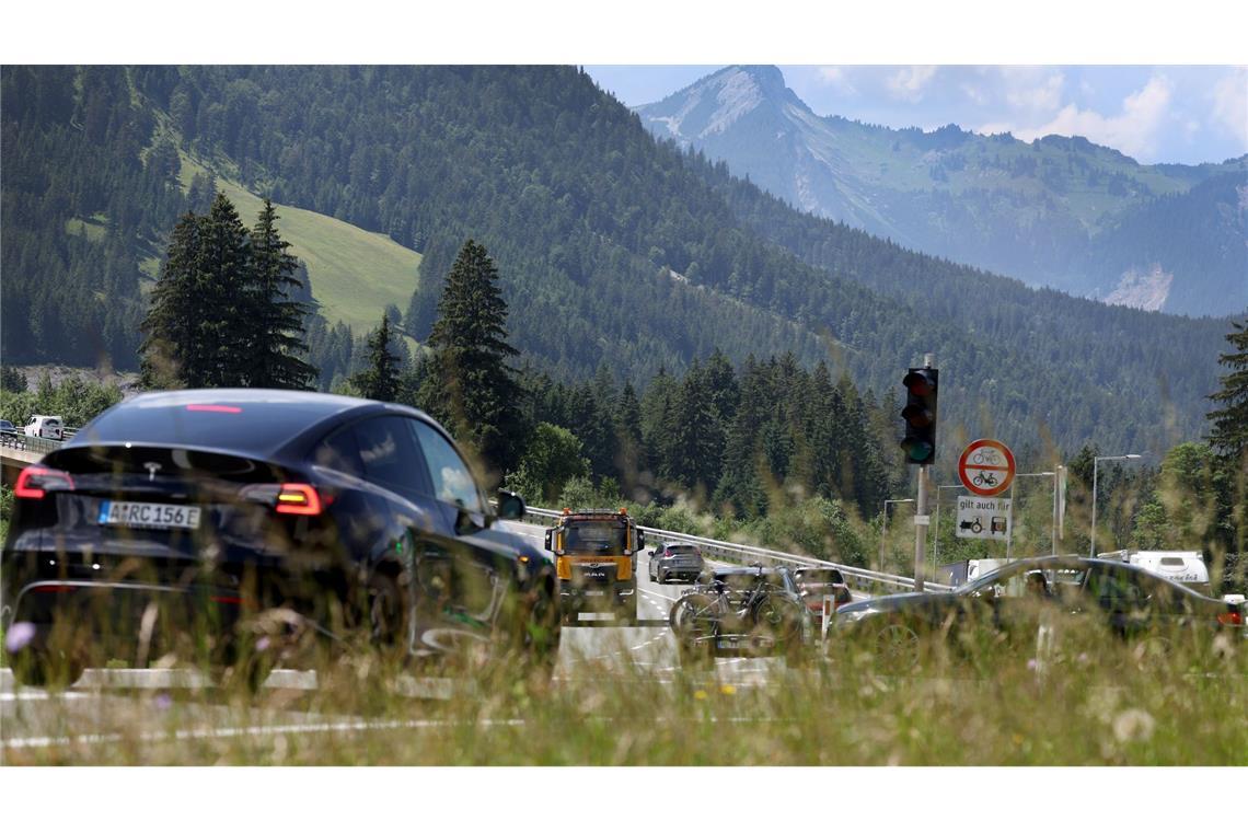 Auch der Fernpass ist eine vielbefahrene Ferien-Route.