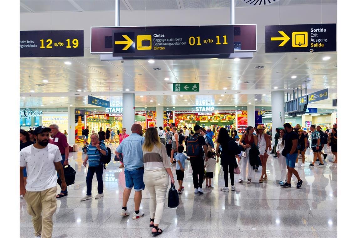 Auch der Flughafen auf Mallorca wird von den Streiks betroffen sein. (Symbolbild)