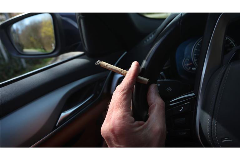 Auch der Konsum von Cannabis nimmt zu (Symbolbild).
