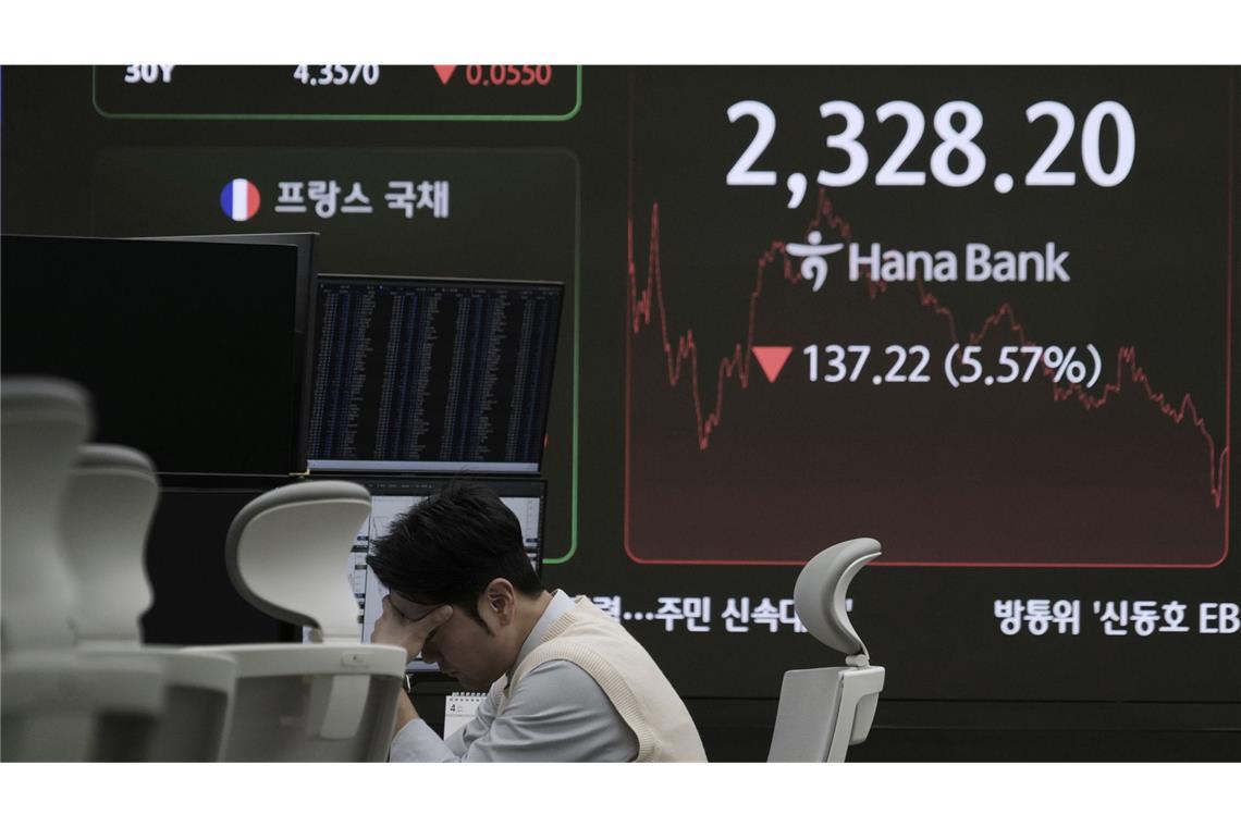 Handelsplätze in Asien schließen Börsentag mit Rekordeinbrüchen Auch der Korea Composite Stock Price Index (KOSPI) leidet nach den Zollankündigungen Trumps und der Reaktion aus China.