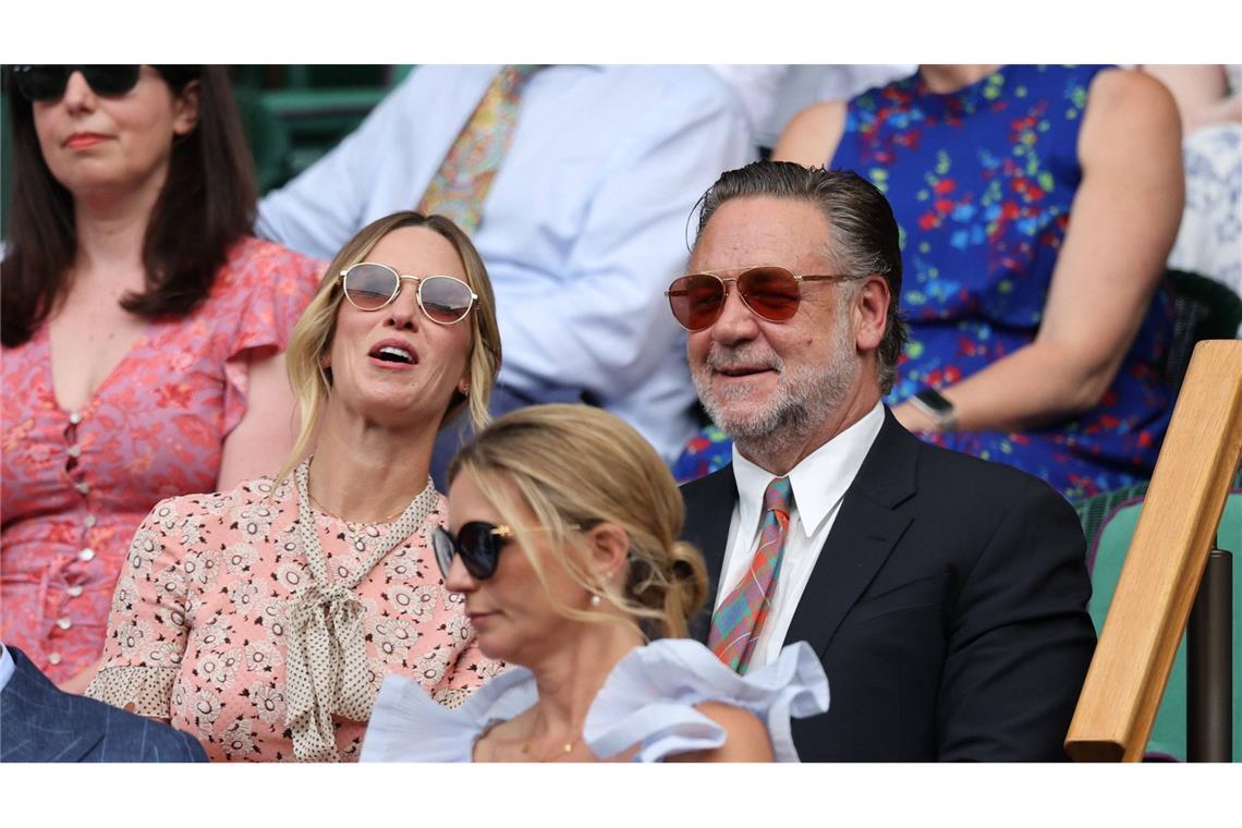 Auch der Schauspieler Russel Crowe saß am Centre Court – er wurde von seiner Partnerin Britney Theriot begleitet.