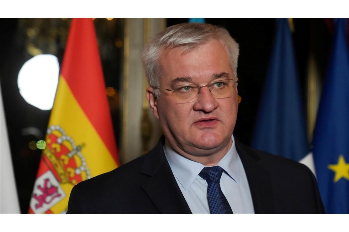 Selenskyj: Brauchen mehr Raketen und Drohnen Auch der ukrainische Außenminister Sybiha kommt zum Treffen nach Brüssel. (Archivbild)