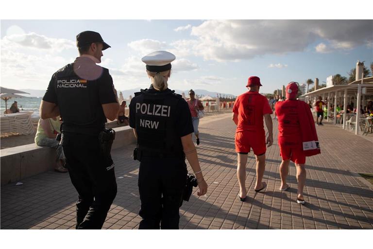 Auch deutsche Polizisten patrouillieren im Sommer an der Playa. (Archivfoto)