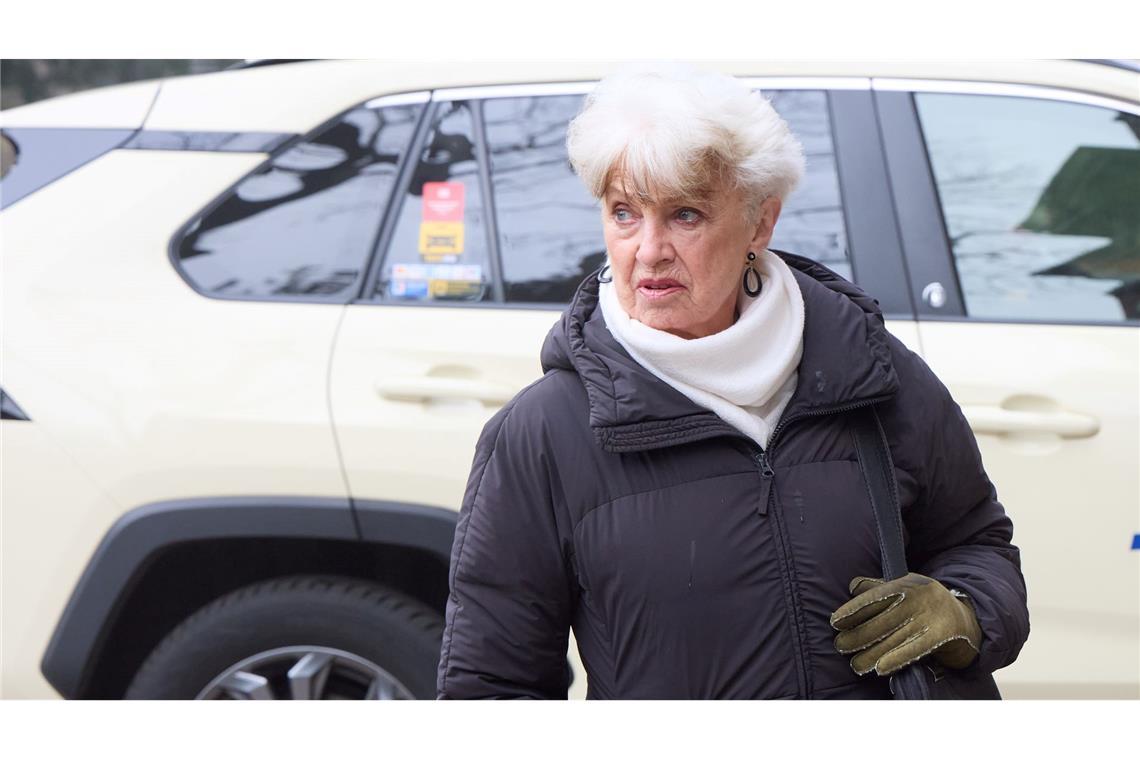 Gefühlvoller Abschied von Hannelore Hoger in Hamburg Auch die Schauspielerin Nicole Heesters war eine prominente Weggefährtin Hogers.