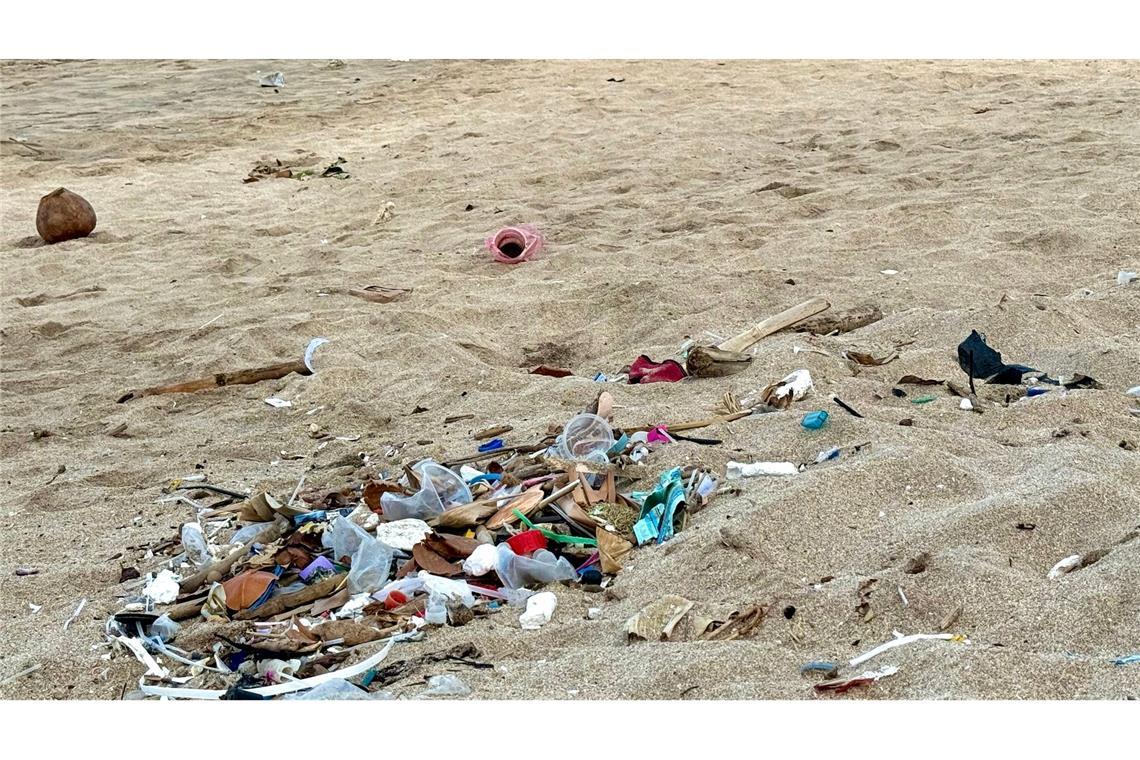 Ein Meer aus Müll: Unterwegs am "dreckigsten Fluss der Welt" Auch die Urlaubsinsel Bali hat ein riesiges Müllproblem - wie hier am Strand von Kuta.